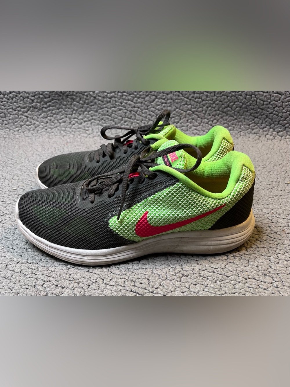 Nike Revolution 3 Womens Running Shoes Size 10 Green And Grey 819303-300